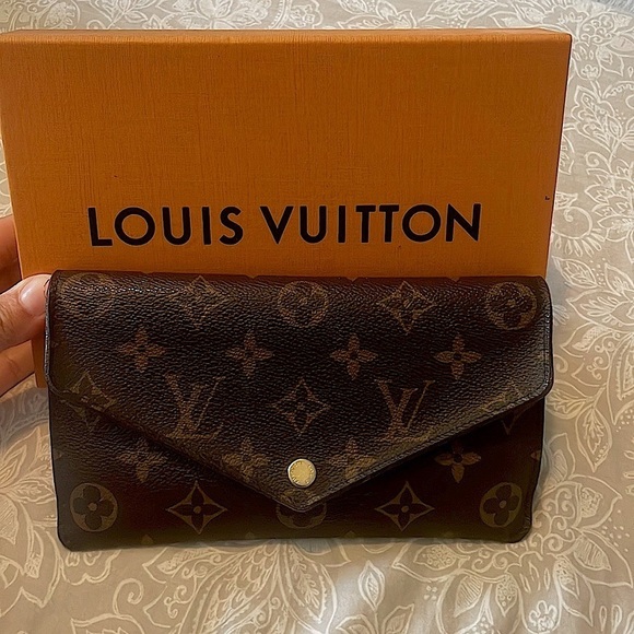 LOUIS VUITTON SNAP WALLET - Picture 1 of 13